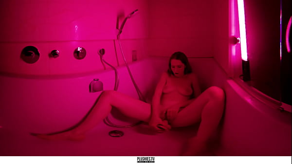 White Redhead Girl Riding Dildo In A Bath thumbnail