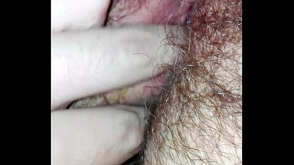 Acariciando_vagina peluda