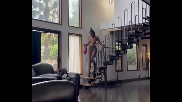 Dark chocolate almost ate it off the stairs with her shirt off #titties #ebony #tall #runway #modelvibes #highheels #ke 