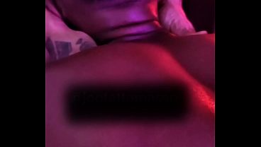 Pau latejando na cara dele enquanto eu massageava