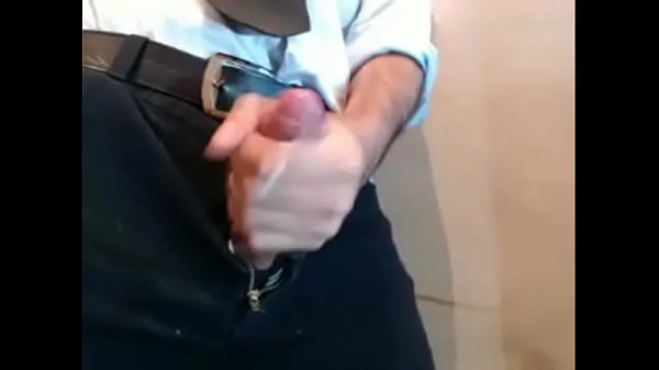 De Roupa social dando uma gozada 