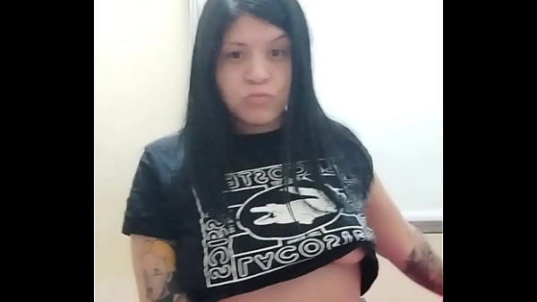 Me_masturbo_mientras le chupo la verga a mi_hermanastro sin_condon