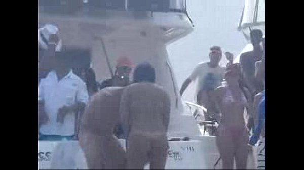 Play MP4 - se la gozan en el yate