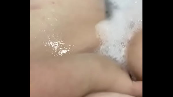Nonton Bath Time Wank thumbnail