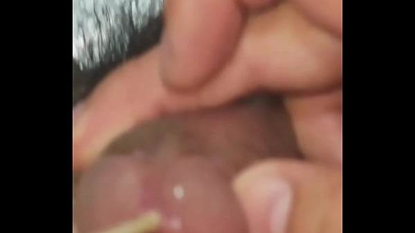 Play MP4 - 棉签插在尿道中，并射精