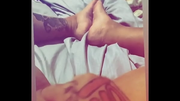 Chola tetona fan&aacute_tica de KKKast se pajea pa sus seguidores Otakus fachos v&iacute_rgenes con Los Simpson de fondo