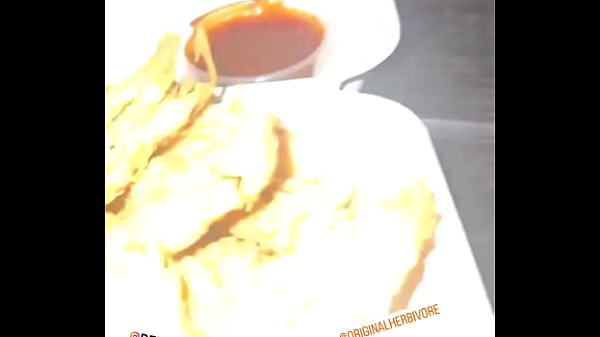 Nonton Vegan Playground Was A Success. Original Herbivore With The Chikn Bites Omgg thumbnail