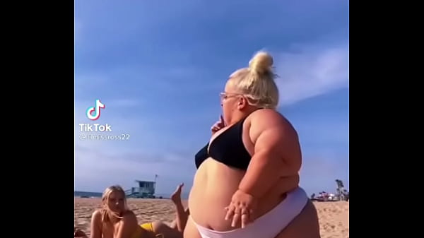 Nonton Midget Bum thumbnail