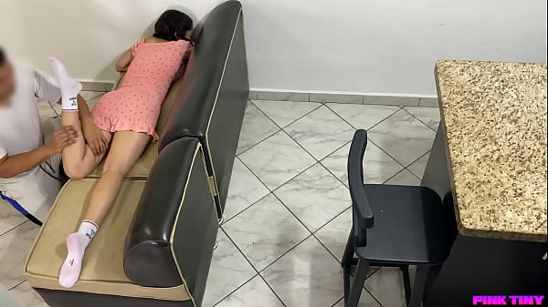 Play MP4 - Mi Tio me dijo que me har&iacute;a masaje y empez&oacute; a tocarme mi co&ntilde;o pero a mi me Excito