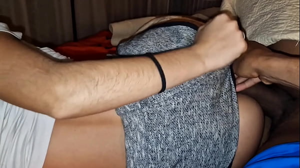 Me despierto_con la polla de_mi hermanastro en la cuca y luego la follo como_una puta