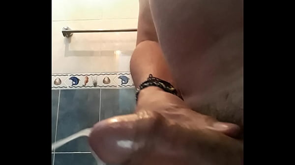 Play MP4 - Caliente y sacando leche