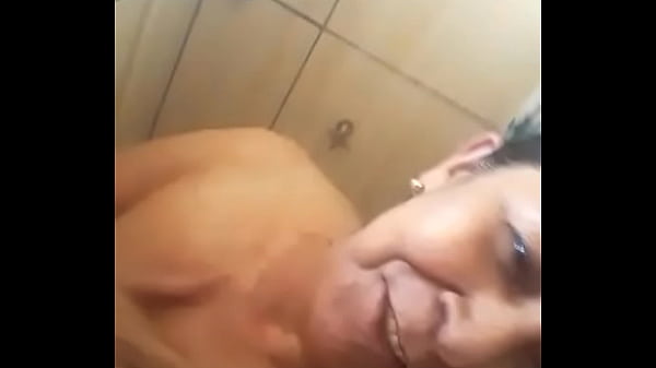 Play MP4 - Tomando banho