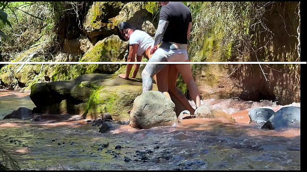 Play MP4 - PAREJA AMATEUR SE GRABA FOLLANDO CON SU HERMANASTRO EN EL RIO