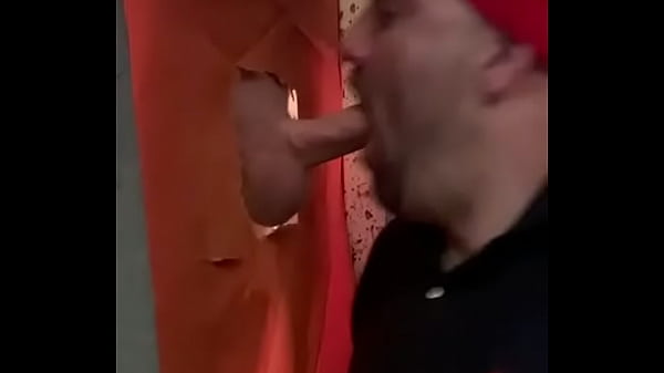 Play MP4 - Hung gloryhole deeptheoat sucking