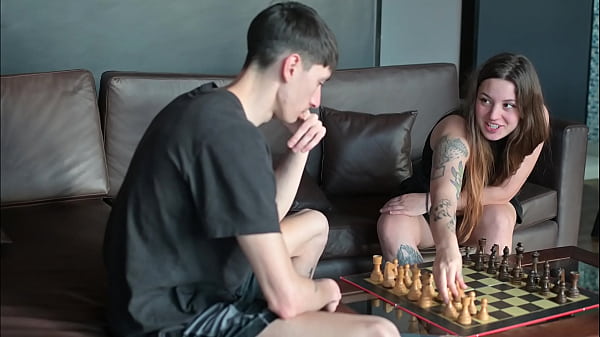 Pierdo jugando al ajedrez mira como tengo que pagar