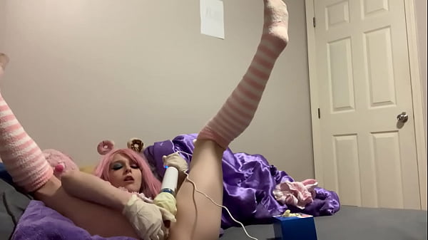 Step Daughter Fills Her Pussy With My Latex Gloves And Cums All Over Them Using Her Hitachi thumbnail