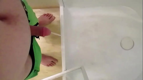 Campen mit_FreundenHeimlich im Wohnmobil in die Dusche gepisst