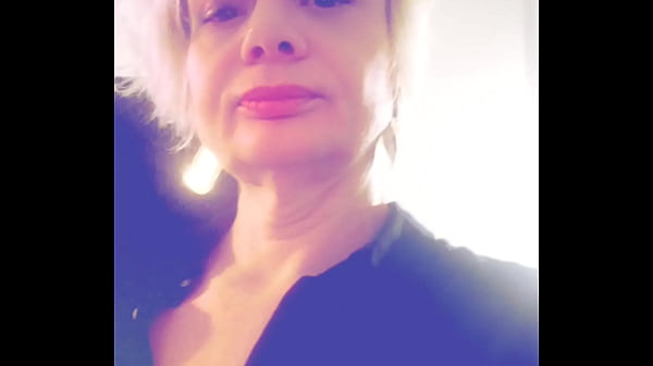 Nonton Bonjour Toi Je Me Pr&eacute;sente Sophie Femme Mature Qui Adore Sucer Des Bites Et Les... thumbnail