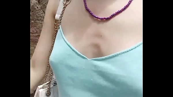 Nonton Nada Como Ir Caminando Por La Calle Y Apretar Tus Pezones &iquest;te Gusta? ...#juevesdetentaci&oacute;n #jueves #pezones #exhibic... thumbnail