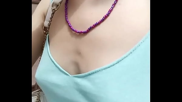 Nada como ir caminando por la calle y apretar tus pezones &iquest;te gusta #juevesdetentaci&oacute;n #jueves #pezones #exhibic 