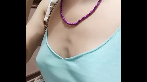 Nada como ir caminando por la calle y apretar tus pezones &iquest;te gusta #juevesdetentaci&oacute;n #jueves #pezones #exhibic 