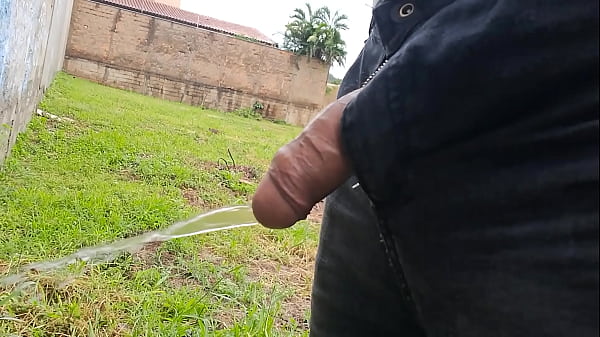 Masturba&ccedil;&atilde;o na Rua, que vontade de uma boca quente caindo no meu pau 