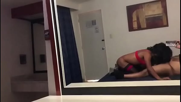 chupando mi caramelo rico de maduro 