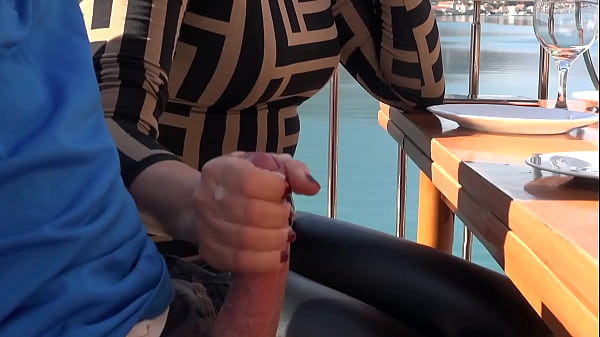 Play MP4 - PUBLIC&excl; JERKED OFF A HOT COCK IN A RESTAURANT