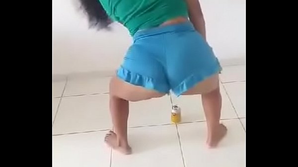 Novinhas rebolando de shortinho compilado