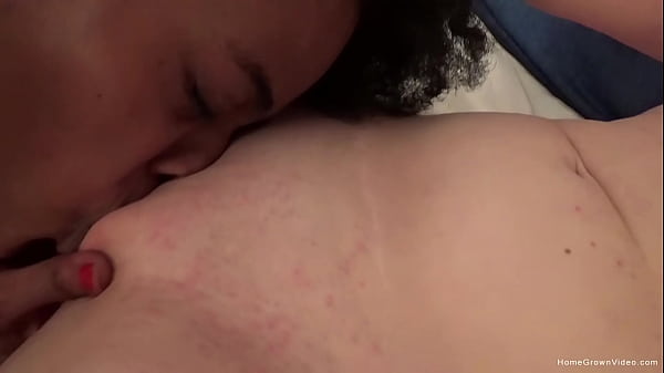 Play MP4 - Amateur lesbian ladies get wild with their tongues