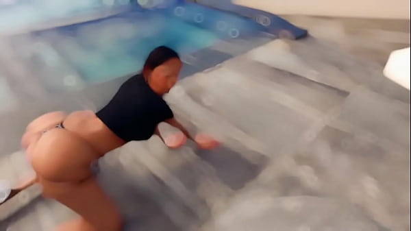 Juego ella lo sorprende con arn&eacute;s"ella lo lleva al siguiente nivel con un arn&eacute;s en una escena caliente de pa 