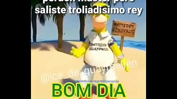 Rica colegiala mostrando el culo