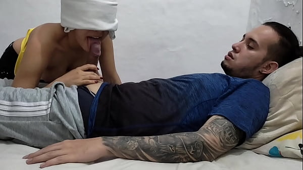 A mí prima le encanta chuparme la verga cuandomis tíos_no están