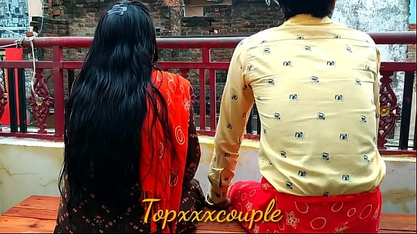 Play MP4 - छत पर अकेली बैठी हुई पड़ोसन को पकड़कर चोद ड़ाला