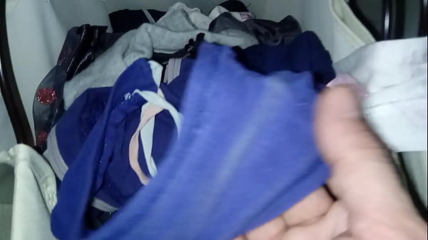 Play MP4 - Smelling sister in law's panties