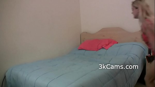 Nonton Cute Blonde Bridgette Skies Fingering Her Pussy thumbnail