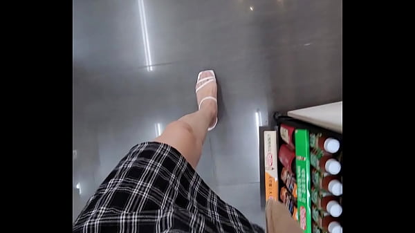 【Shemale】Ting-xuan barefoot masturbation cum on foot 