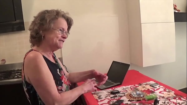 Play MP4 - Mia Zia in Calore