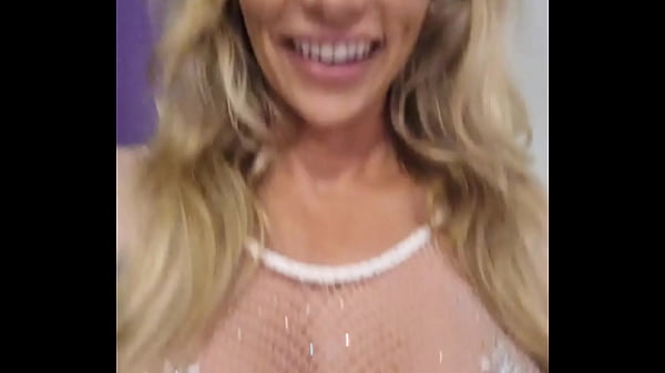 I brought a stranger from the dance floor back to my room and pulled off condom for dirty creampie