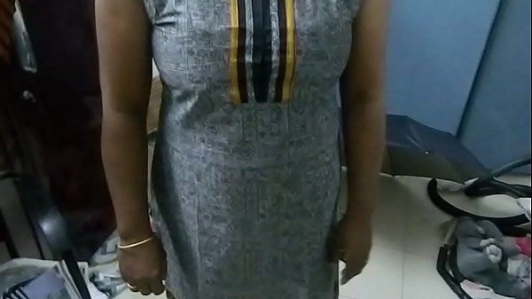 mallu aunty aparna in her black bra.MOV 