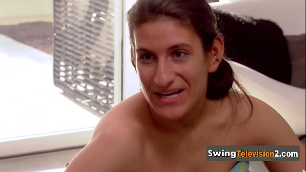 Hannah andJJ expose their ideas before partying in the red room