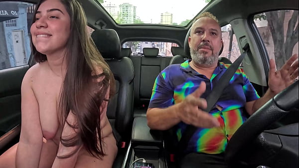 Play MP4 - A novinha Bia Rockefeller com sua bunda gigante dando aquela sentada no pel&ocirc; na rua