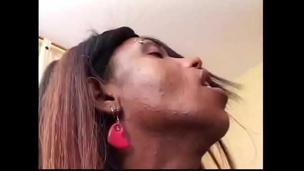 Play MP4 - Sexy tranny doesn't want to lose time and not fuck this nice asshole