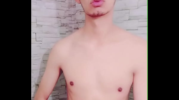 GAY SE HACE PAJA MIENTRAS TOMA UNA DUCHA