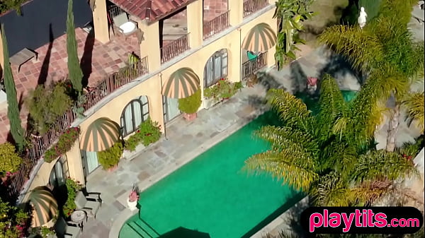 Nonton Luscious Petite Italian Beauty Strips And Flaunts Her Juicy Bubble Butt In Public thumbnail