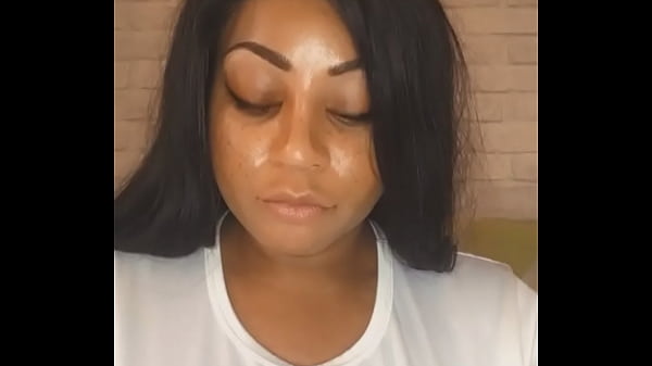 Aspirateur &agrave; clito vibrant demande ta video en m&eacute;dia priv&eacute; 