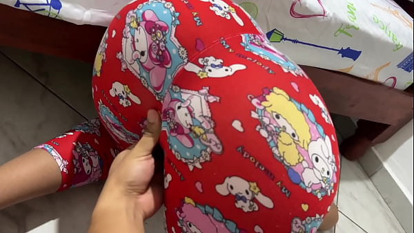 Play MP4 - el co&ntilde;o provocativo de mi hermosa hijastra en pijama de 18 a&ntilde;os