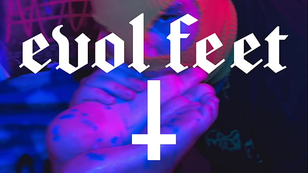 My boyfriend is a pervert obsessed with feet