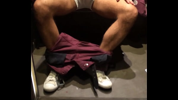 Play MP4 - Caliente en el vestuario