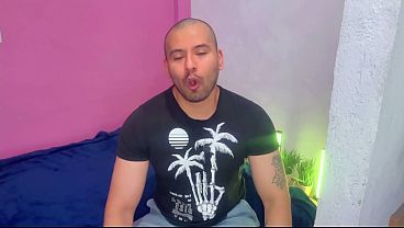 Barbero Se Coge A Su Pasivo Delicioso Mientras Trabaja! thumbnail